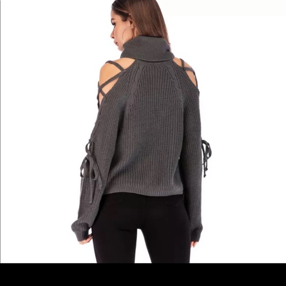 Only 1 left❤️New! cold shoulder crop sweater - Picture 4 of 4